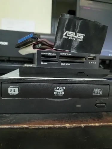 Lote de Leitores de Mídia e Gravadores (Drives CD/DVD + Leitor de Cartões + Cabos IDE)