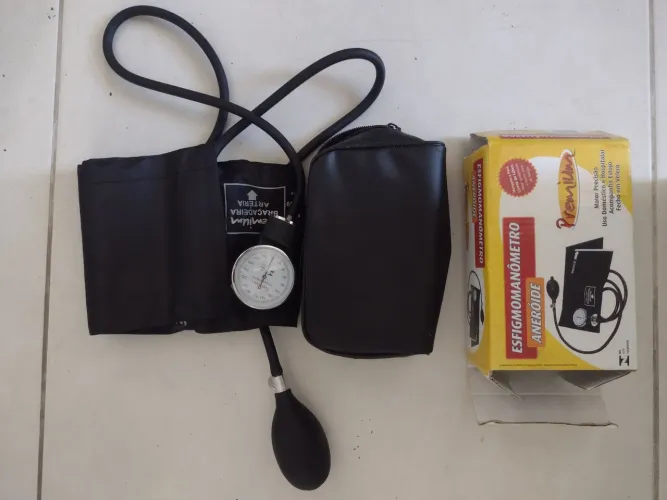 Kit Enfermagem Premium ? Estetoscópio + Aparelho de Pressão Semi-Novo