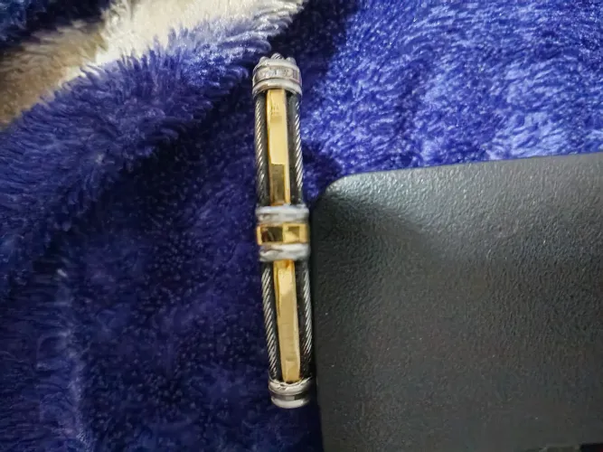 Bracelete de aço com ouro 