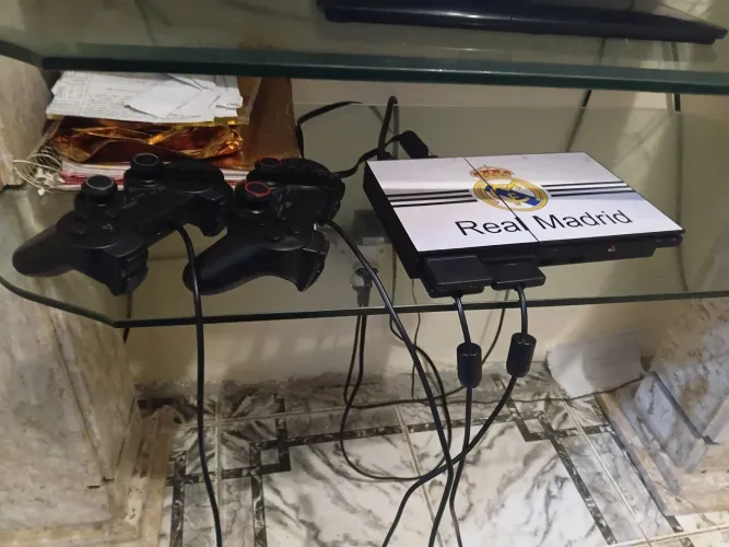 PS2 Slim com 2 controles e jogos