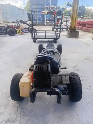 Skate motorizado a gasolina
