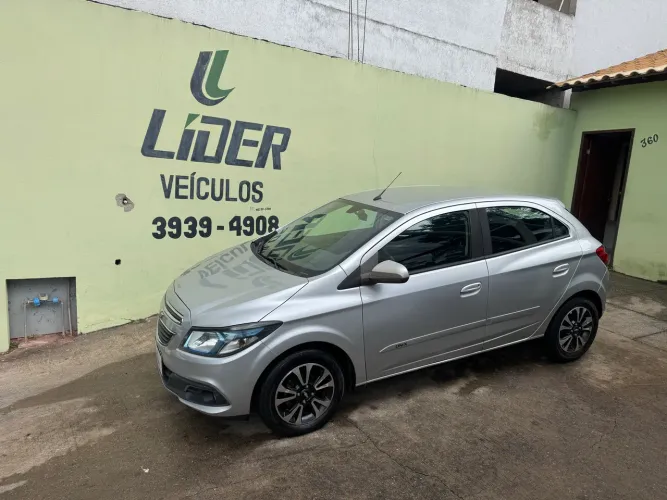 Chevrolet Onix Hatch LTZ 1.4 8V Flex Power Aut. 4P 2015