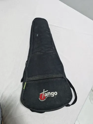 Ukulele com peças