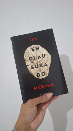 Livro " Enclausurado "