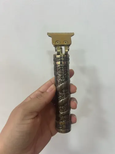 Máquina de cortar cabelo e barba
