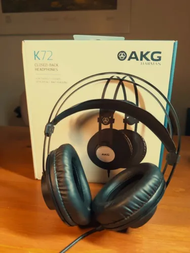 Fone AKG K72 pouco uso