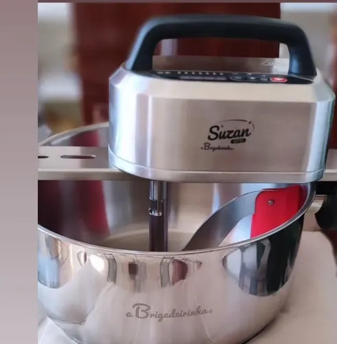 A Brigadeirinha 28 cm inox semi nova
