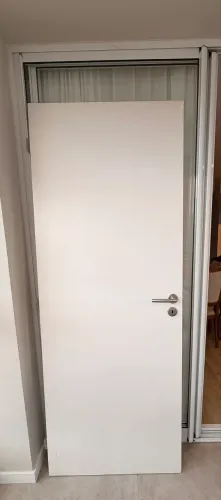 Vendo porta interna laqueada, medida 80 x 210