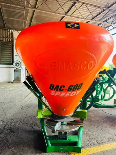 Distribuidor de Calcário 600 kg
