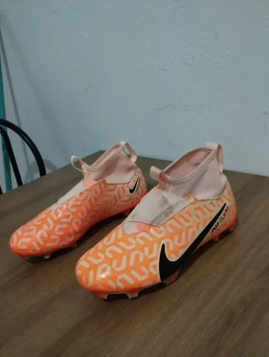 Chuteira de campo Nike 33/34