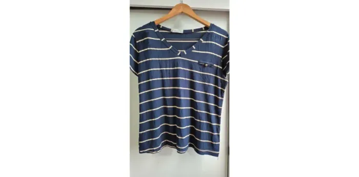 Blusa Tabajara Listrada Azul Marinho e Bege Tam G Decote V