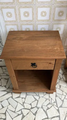 mesa cabeceira madeira rústica