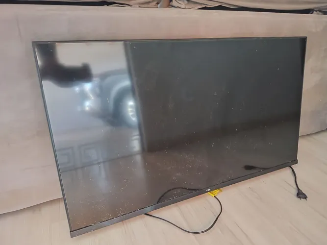 Vendo Tv smart TCL 40Pol (tela queimada)