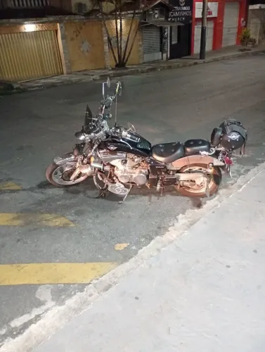 Moto custom impecável