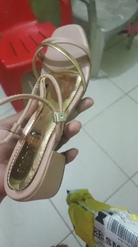 Sandália feminina salto baixo