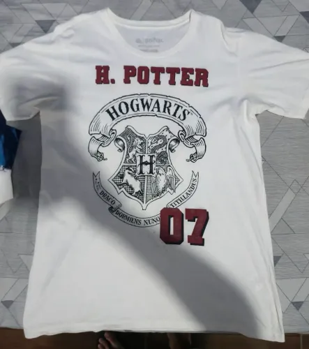 Camisa Oficial Harry Potter Hoggwarts- tamanho G