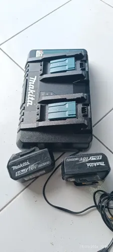 Carregador duplo Makita e 2 baterias de 5.0Ah 