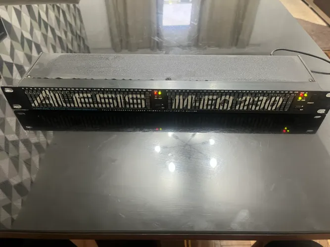 Equalizador Alesis M-EQ 230 Profissional Estéreo de Rack - Funcionando Perfeitamente