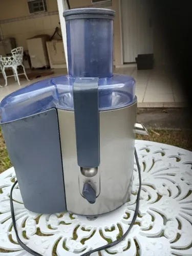 centrífuga de frutas Philips Walita (também conhecida como juicer).