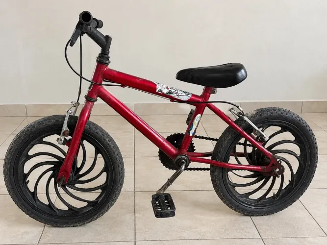 Bicicleta infantil menino