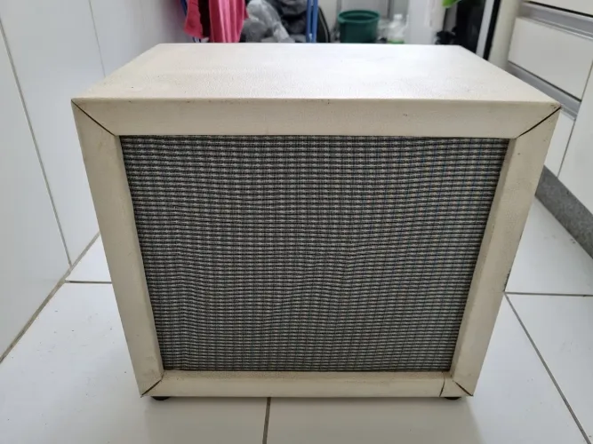 Gabinete handmade com falante Meteoro