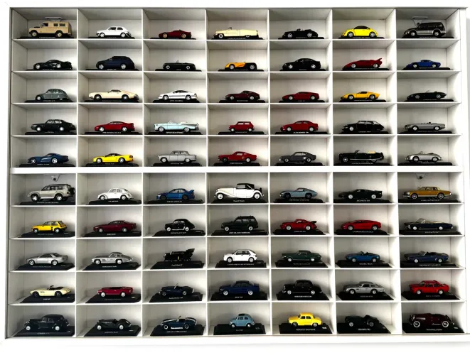 Coleção de miniaturas de carrinhos - 70 unidades - com armário expositor