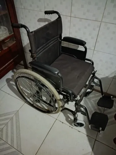 Cadeira de rodas desmontável 