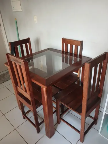 Vengo jogo de mesa com 4 cadeiras