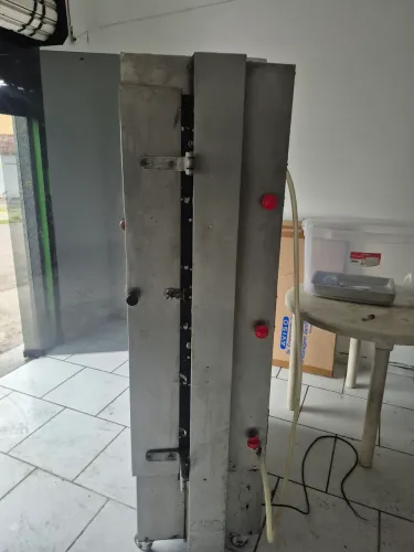Vendo uma máquina de frango assados
