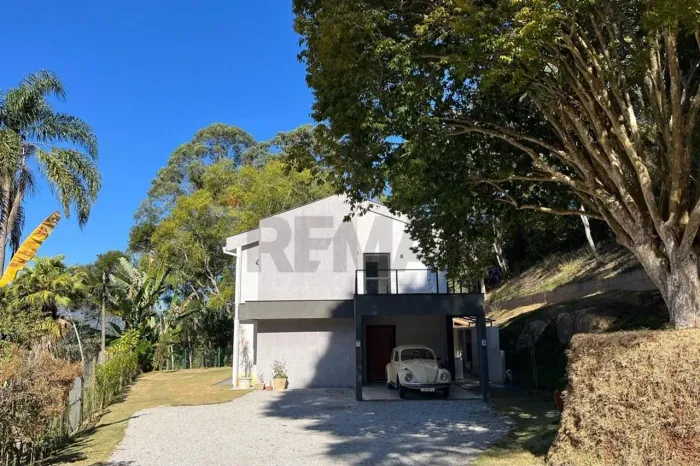 CASA PARA LOCAÇÃO NO PARQUE DO IMBUI 3 SUITES
