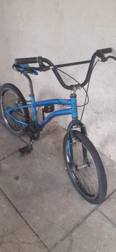 Bicicleta modelo BMX 