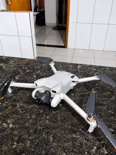 DJI Mini 3 4K + Controle Original + Brinde Osmo Mobile 2