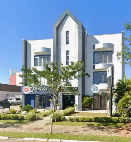 Centro comercial para aluguel possui 300 metros quadrados  no Bacacheri - Curitiba - PR