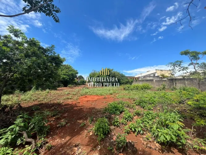 Lote com 1500m² para locação em Pedro Leopoldo.