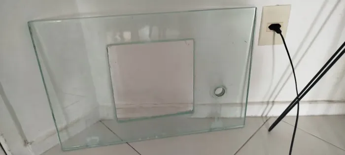 Bancada de vidro pia banheiro com furo