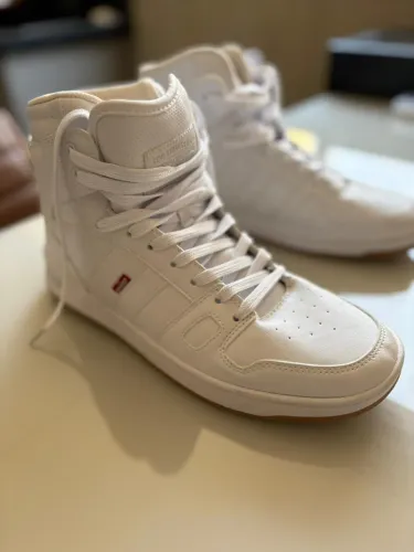 Tênis high-top da Levis tamanho 42 br