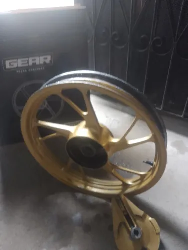 Vendo esse aro traseiro da Titan 160 mas o espelho com preço justo