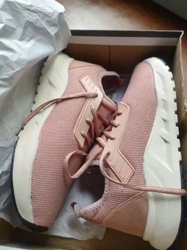 Tênis tamanho 38