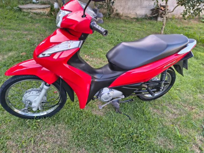 Vendo Honda biz 110i muita nova 