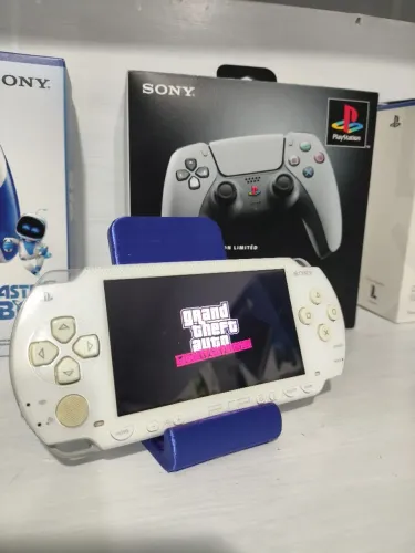 PSP Branco - Série 1000 - Com Ark4 e Cartão de Memoria Sony