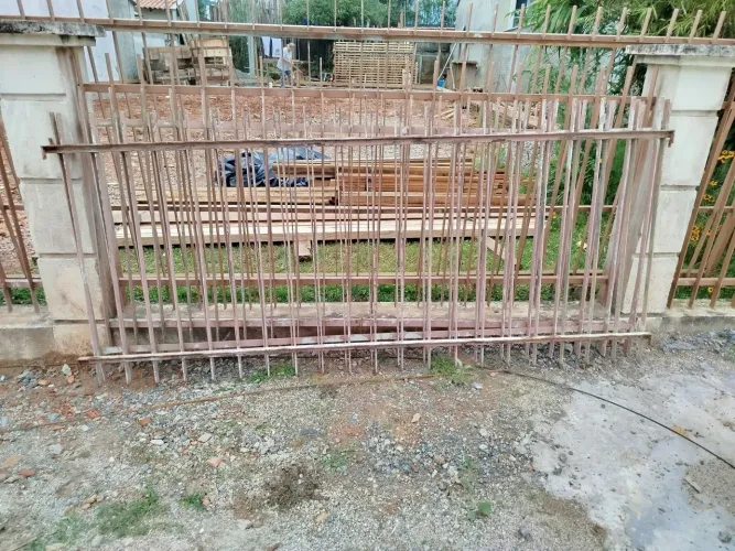 Cerca de ferro galvanizado usado - 14mts lineares