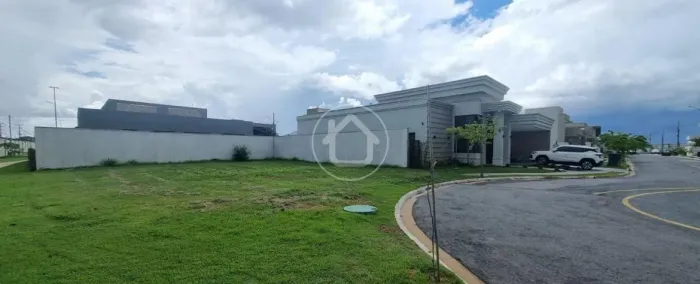 TERRENO EM CONDOMINIO