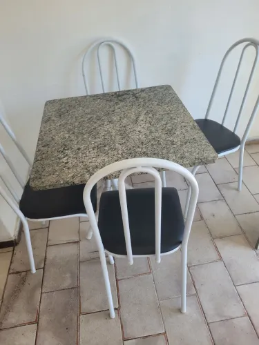 Mesa de mármore 4 cadeiras