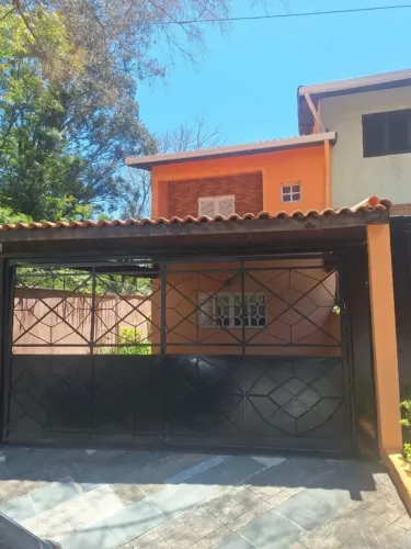 SOBRADO COM 4 QUARTOS E QUINTAL FL26