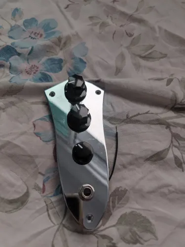 Plate para baixo jazz bass com pontenciometros