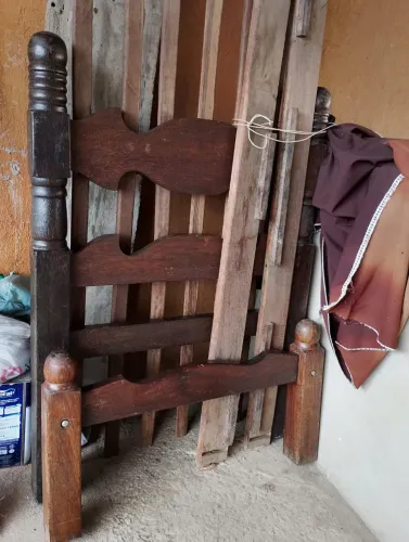 Cama madeira maciça