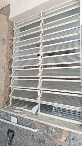 Vendo vitro basculante com vidros!!