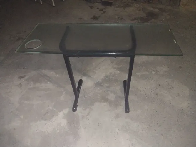 Mesa p computador e trabalho