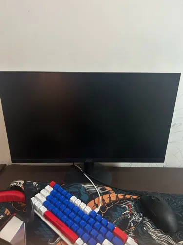 Monitor 100hz (1 mês de uso) sem nenhum arranhão