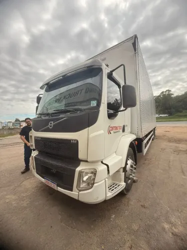 VM 270 20/21 BAÚ 11.5 MT